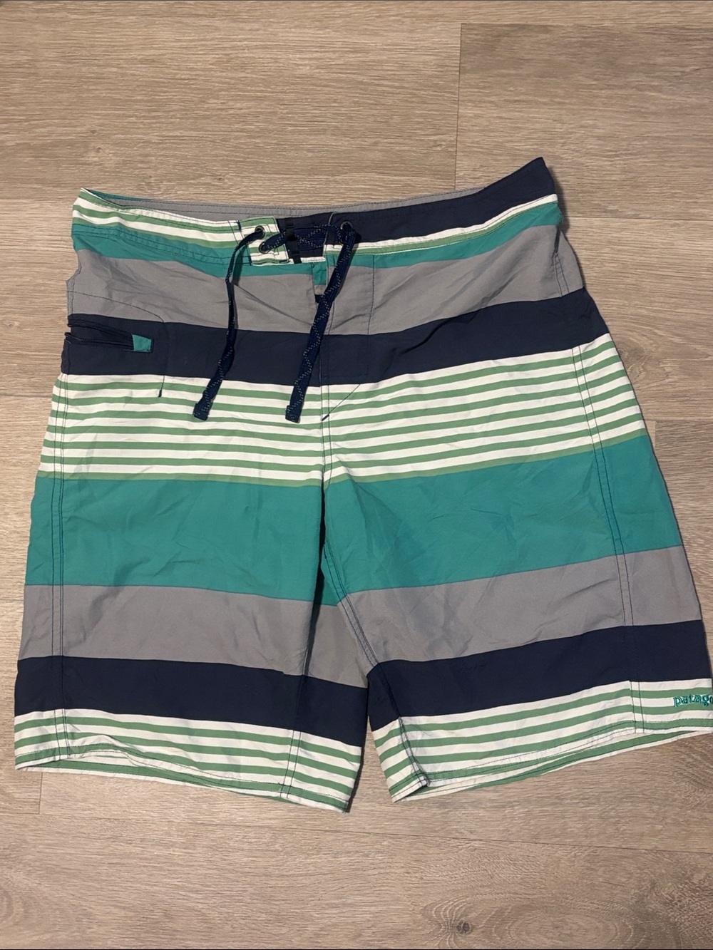 PATAGONIA wavefarer board shorts